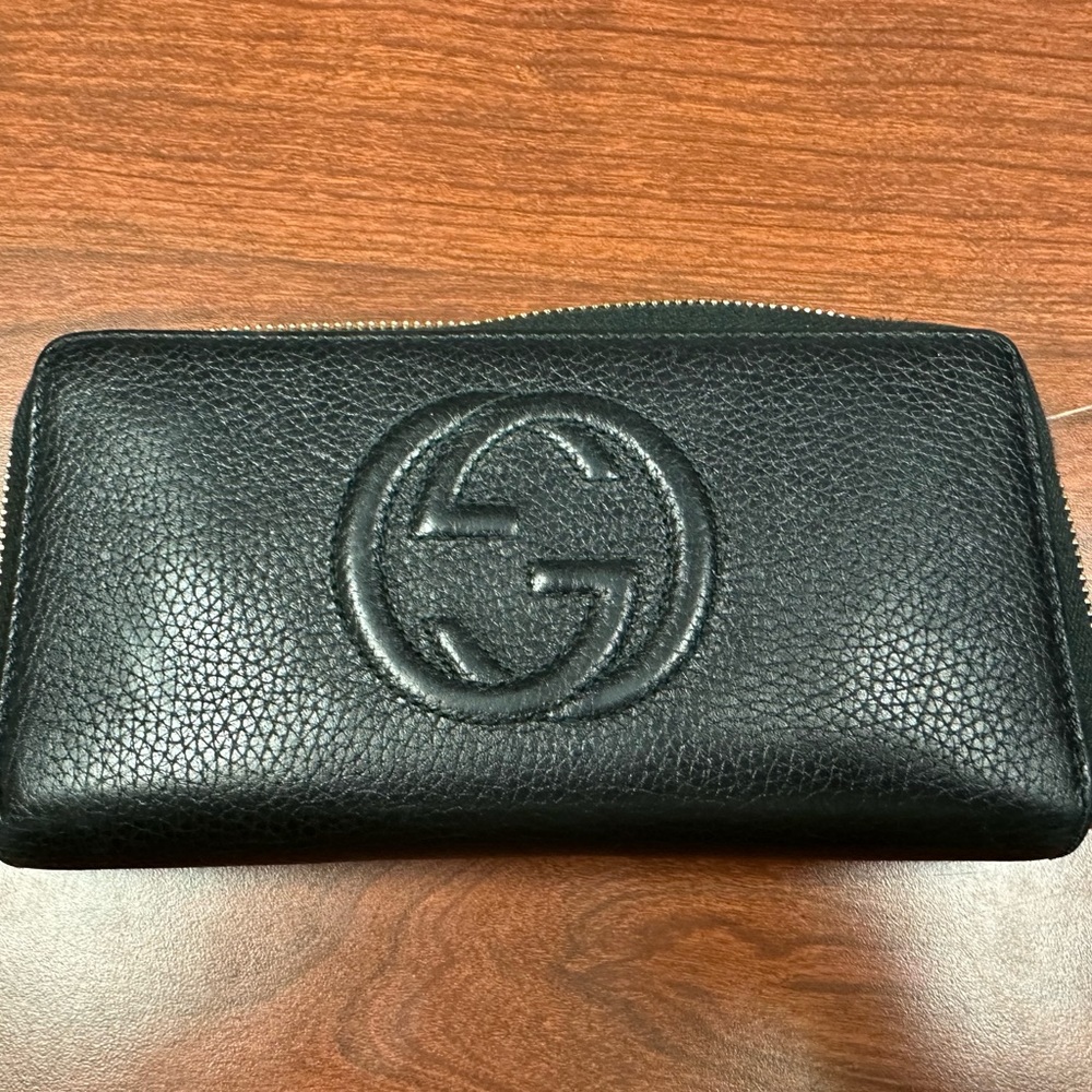 Gucci soho interlocking G zip around wallet